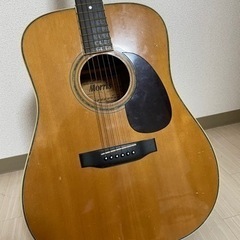 問い合わせが多いですので一時停止致しますアコステックギターと初心者用本の画像