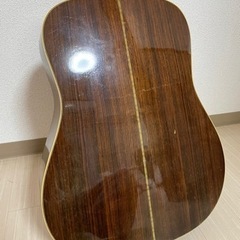問い合わせが多いですので一時停止致しますアコステックギターと初心者用本の画像