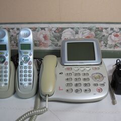 子機二台付きのNTTコードレス電話機　留守番電話機能付き　NTT...