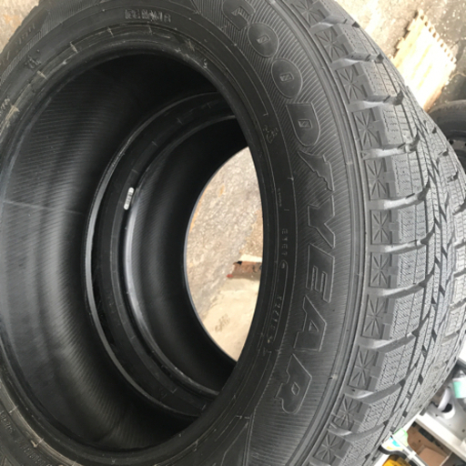 スタッドレスタイヤ　山9割以上　215/60r17