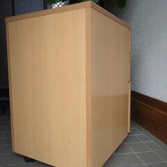 ３段引出し収納　コロコロ足付きの画像