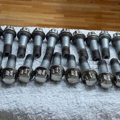 ベンツ純正ホイル取付用ボルト　純正品　M14 首下43㎜ 20本セットの画像