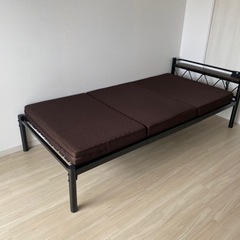 ベッドフレームの画像