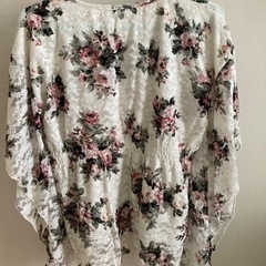 トップス　レース柄の画像