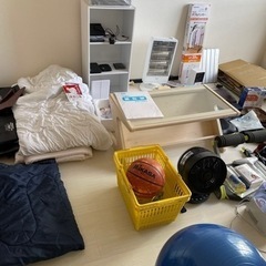 スポーツウェア、服などたくさんあります。(終了)の画像