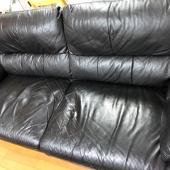 【無料】3人がけの黒ソファお譲りいたします！の画像