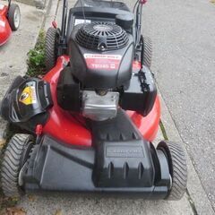 デカい芝刈り機　使用頻度少！自走芝刈り機7馬力バケット付　