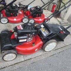 デカい芝刈り機　使用頻度少！自走芝刈り機7馬力バケット付　