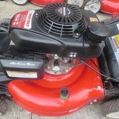 デカい芝刈り機　使用頻度少！自走芝刈り機7馬力バケット付　