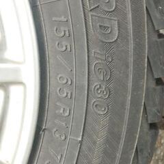軽自動車　スタッドレスタイヤ　溝ありの画像