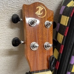 ウクレレ　ほぼ新品の薄型ボディの画像
