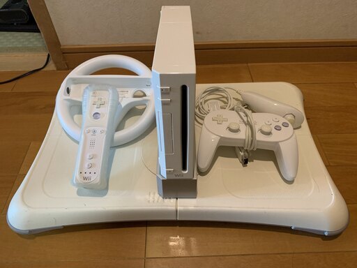Wii本体、周辺機器、ソフトセット（マリオカート、ハルヒなど）