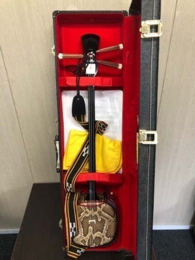 沖縄三線 本ヘビ革 ハードケース+おまけ付き 三味線