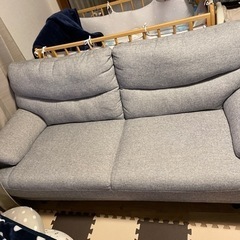 ニトリ三人掛けソファの画像