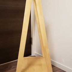 子ども用の洋服掛けの画像