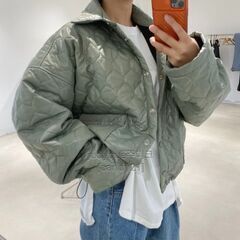 （激安）値下げしました（新品）女性アウター、クロップパッティングの画像
