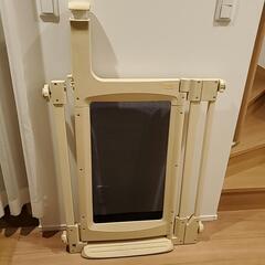 コンビ　ベビーゲート　ハンズフリーゲート