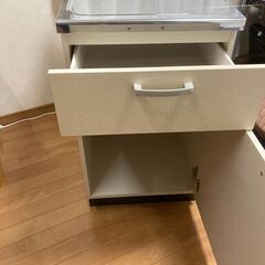 流し台の延長に　調理台の画像