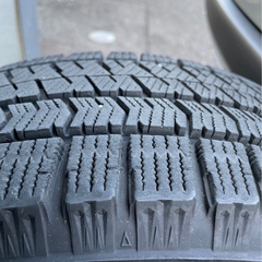 受け渡し決まりました。値下げしました。プリウスなどに ブリザック