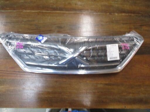 トヨタ　マークXセダン　GRX130　250G　F　2500　部品　Fグリル