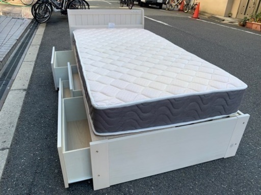 決まりました?シングルベッド?マットレス付き?コンセント有り?配達可能