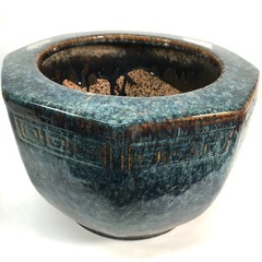 大きめ　火鉢　　じわじわ水漏れします。　玄関飾り　鉢植え等に。