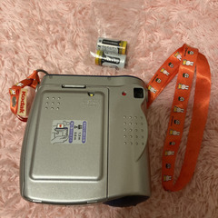 チェキ本体と新品電池の画像