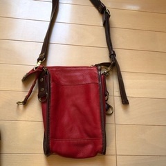 赤本革ショルダーバックの画像