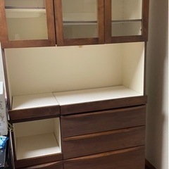 取引終了いたしました！【超便利4つコンセント、大量収納】食器棚の画像