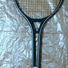 【無事受け渡し完了】古いテニスラケットとボールの画像