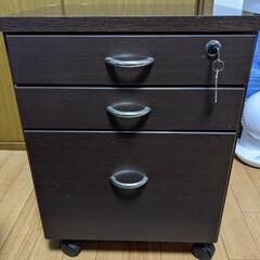 キャスター付きの小さいキャビネット（袖机、デスクキャビネット）の画像