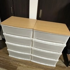 プラスチック衣装ケース2個
