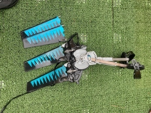 釣りに最適なHOBIE アウトバック　足漕ぎカヤック　魚探とアウトリガー装備　西濃運輸営業所留め発送可