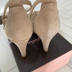 スエード調　ピンクベージュパンプスの画像