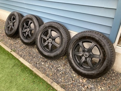 【取り引き完了】スタッドレスタイヤ　215 70 16