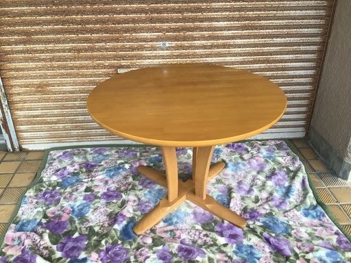 ラウンドテーブル　丸テーブル