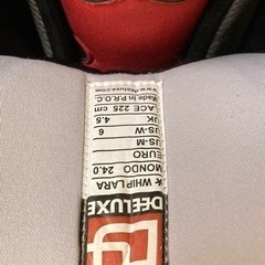 スノーボードとブーツの画像