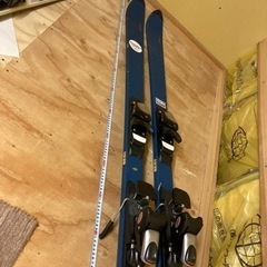 スキーとストックの画像