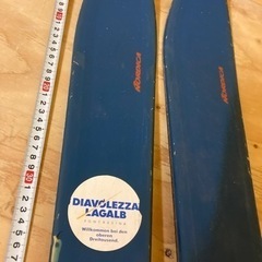 スキーとストックの画像