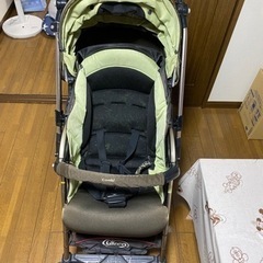 combiベビーカー