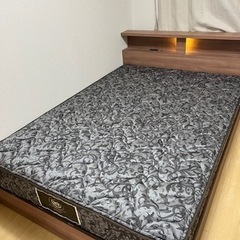 ダブルベッド　フレームとマットレスセット　Serta