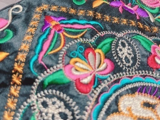 新品　未使用　刺繍クラッチバッグ　ポーチ　多目的　持ち手付き　プレゼントにも♪ ブルー