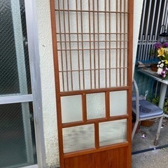 昭和レトロ　引き戸型ガラス付きふすま