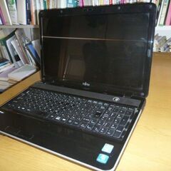 中古ノートパソコン　富士通LIFEBOOK AH33／L (FMVA33LB2)の画像
