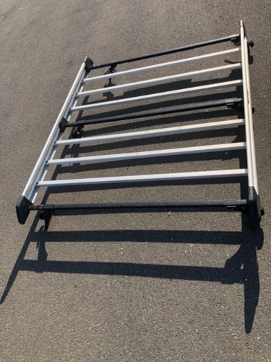 早い者勝ちでハイエース 100系 200系 標準ボディ thule スーリー アルミ ルーフ でございます。 