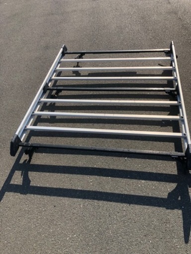 早い者勝ちでハイエース 100系 200系 標準ボディ thule スーリー アルミ ルーフ でございます。