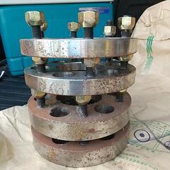 中古ワイドトレッドスペーサー PCD変換 6穴 127？→139.7？ ワイドトレッドスペーサー 厚さ２７mm？ 2枚と厚さ１８mm？ 2枚、計四つ