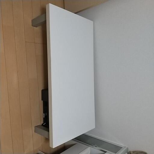お洒落な白テーブル
