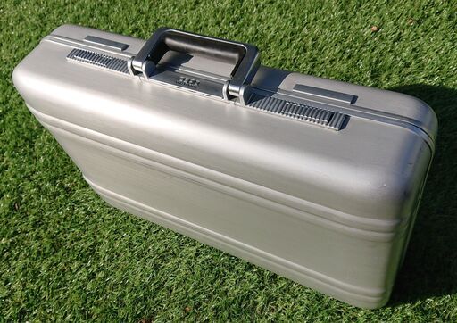 《売却済》【鞄】アタッシェケース  ZERO HALLIBURTON President