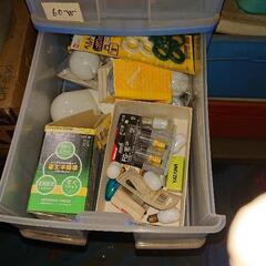 電球と5段プラスチックケースセットでの画像
